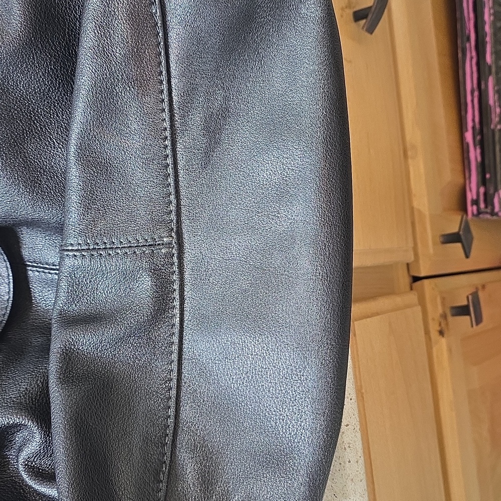 Elegant Black Leather Women's Bag - Picture 17 of 17